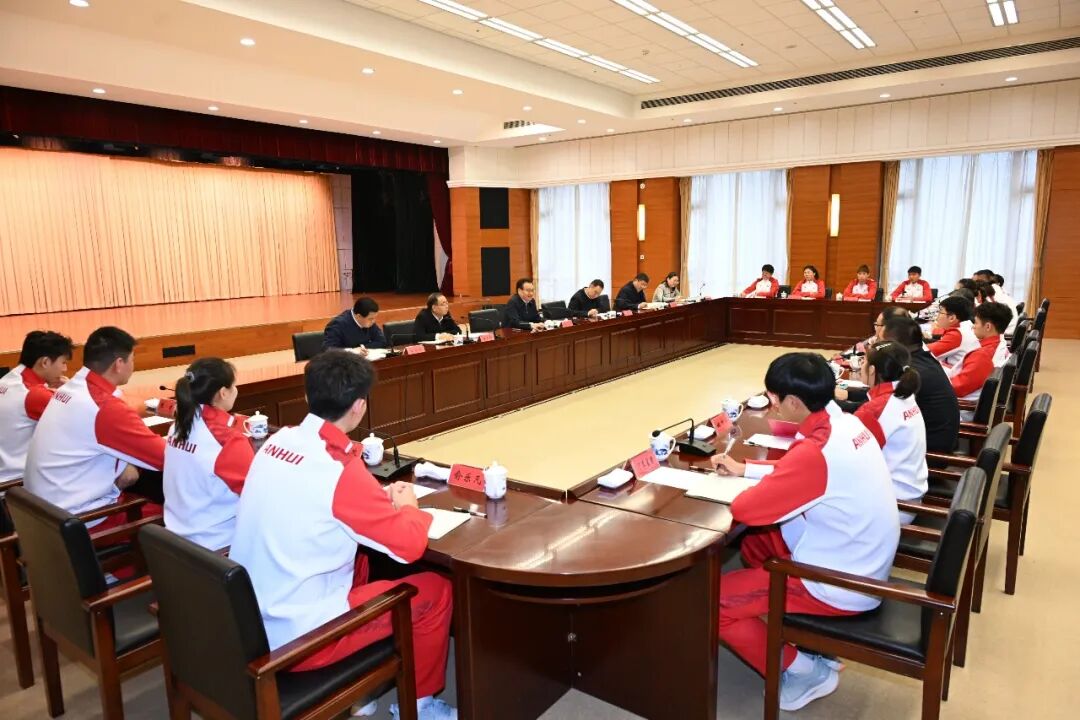 梁言顺与我省参加第十五届全运会优秀运动员教练员等代表座谈 梁言顺与我省参加第十五届全运会优秀运动员教练员等代表座谈