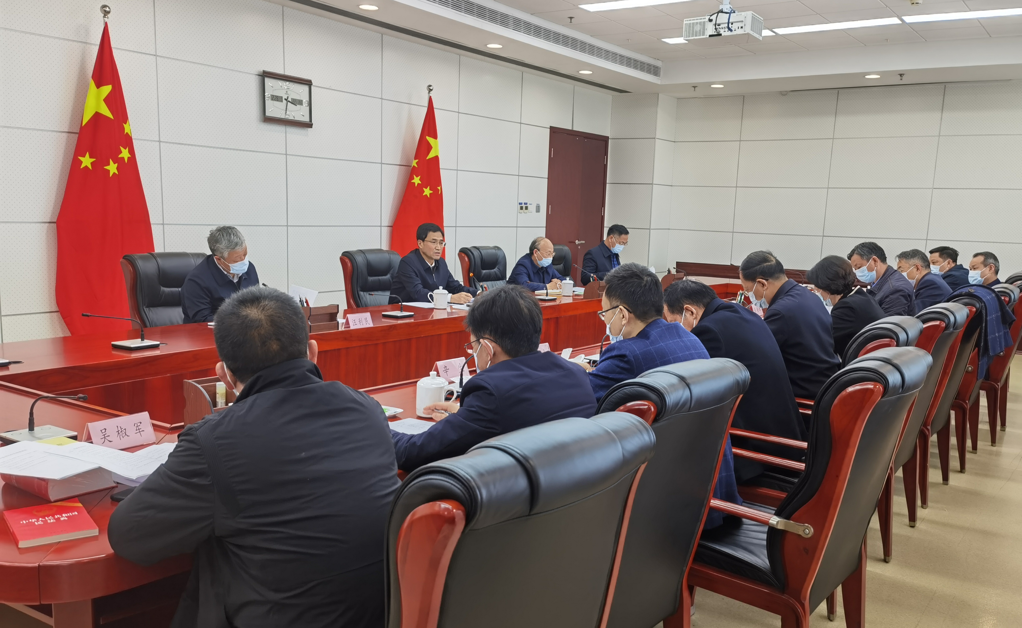 省十四届人大法制委员会召开第一次全体会议  刘明波出席并讲话